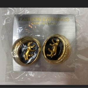 Vtg NWT Jaguar / Panther clip on earrings / black & gold toned costume jewelry